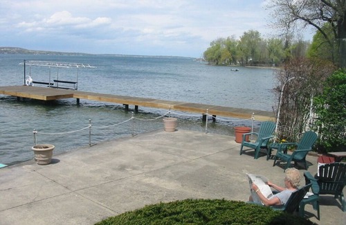 Canandaigua Cabaña | Preciosas puestas de sol! Lake Level Home en Deseable East Side