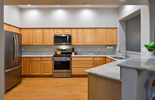 Carmel Pointe Casa | Hermosa casa de pueblo en el corazón del Valle de Oro - 2 BD, 2 BA