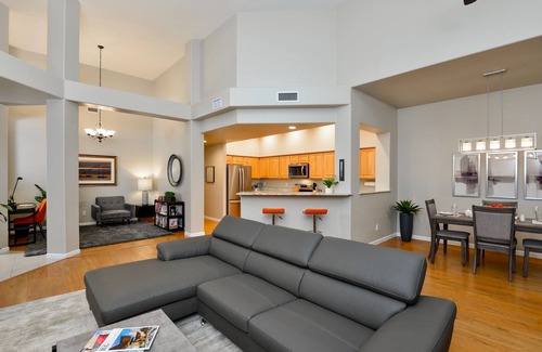Carmel Pointe Casa | Hermosa casa de pueblo en el corazón del Valle de Oro - 2 BD, 2 BA