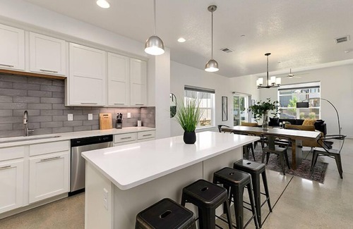 Old Town North Casa | Gorgeous Townhome steps from the Brewery District!