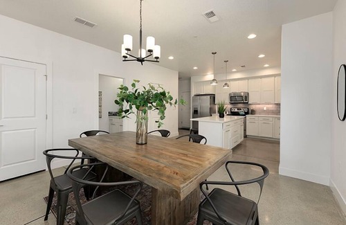 Old Town North Casa | Gorgeous Townhome steps from the Brewery District!