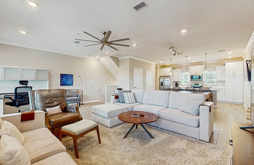 Ono Island Casa | Gorgeous townhouse, plenty of space, lots of games, shared pool, close to beach