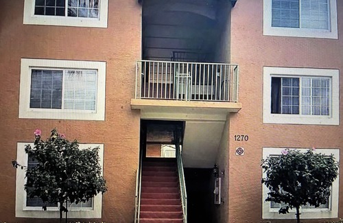 Naples Condominio | Gorgeous two bedroom two bath condo in gated community minutes from the ocean.