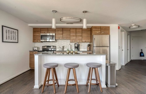 McLean Apartamento | Gorgeous Tysons Corner 2BR w/ Pool & Fire Pit, nr Mall, by Blueground