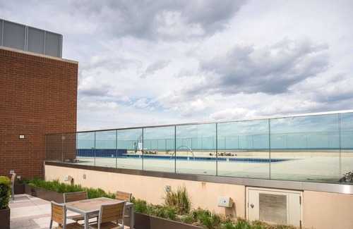 McLean Apartamento | Gorgeous Tysons Corner 2BR w/ Pool & Fire Pit, nr Mall, by Blueground