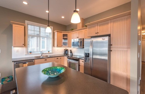 Okanagan-Similkameen Casa | Hermosa vista, 4 dormitorios, 3 baños con deslizamiento de barco