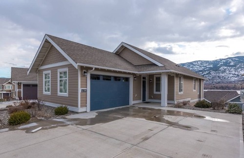 Okanagan-Similkameen Casa | Hermosa vista, 4 dormitorios, 3 baños con deslizamiento de barco