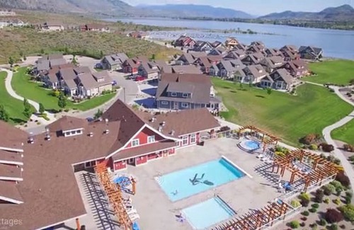 Okanagan-Similkameen Casa | Hermosa vista, 4 dormitorios, 3 baños con deslizamiento de barco