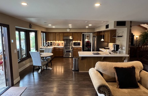 Agoura Hills Casa | Gorgeous view home with spool/jacuzzi~ VIEWS~ Private~ BBQ delight