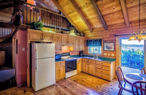 Garfield Cabina | Lake view Rustic Log Cabin