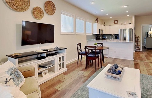 Litchfield by the Sea Condominio | Gorgeous View of Osprey Lake & Near pool & Beach at Litchfield by the Sea