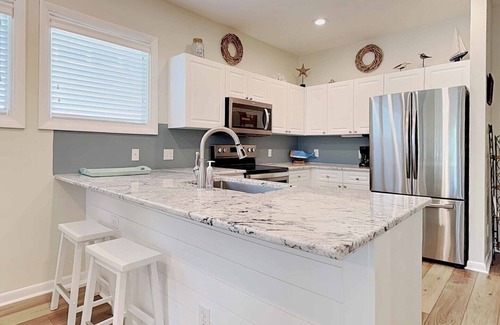 Litchfield by the Sea Condominio | Gorgeous View of Osprey Lake & Near pool & Beach at Litchfield by the Sea