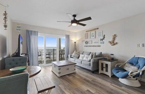 Sneads Ferry Apartamento | Gorgeous views, Oceanfront, Pool,The Driftwood!