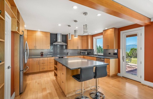 Carbondale Casa | Gorgeous Views! 4 bedroom, Sleeps 10, contemporary home on 6.8 acres