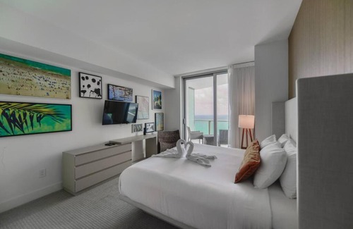 Hollywood South Central Beach Apartamento | Gorgeous Views Await in Your Beachfront Condo