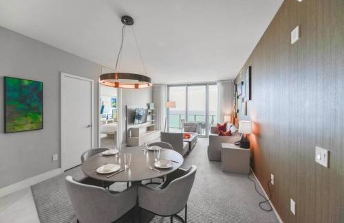 Hollywood South Central Beach Apartamento | Gorgeous Views Await in Your Beachfront Condo