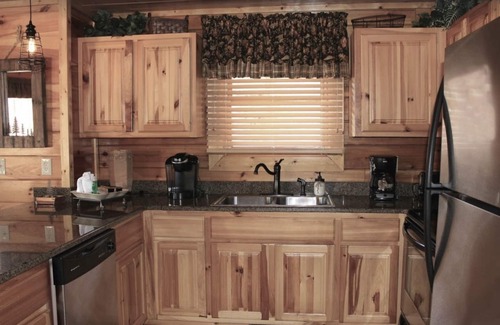 Gatlinburg - Pigeon Forge Cabina | HERMOSAS VISTAS de los SMOKIES ~ Sherwood Forest Gated Resort ~ Wifi ~ DreamBeds ~ Keurig
