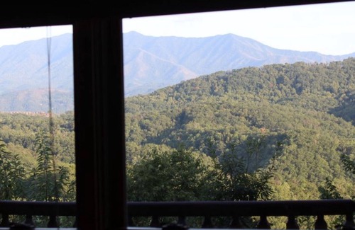 Gatlinburg - Pigeon Forge Cabina | HERMOSAS VISTAS de los SMOKIES ~ Sherwood Forest Gated Resort ~ Wifi ~ DreamBeds ~ Keurig