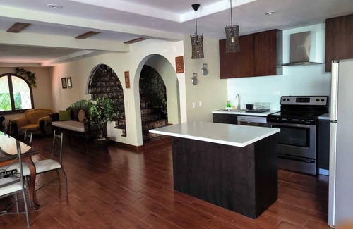 Ciudad Cariari Casa | Villa cerca aeropuerto, piscina y jacuzzi adicional.
