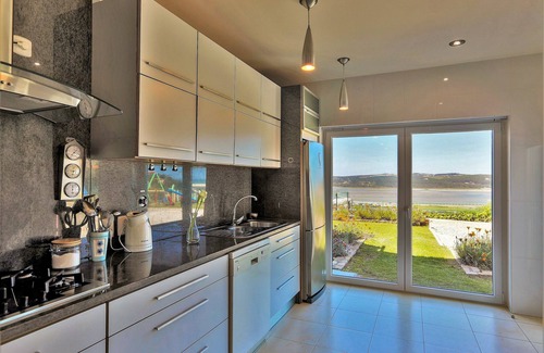 Foz do Arelho Villa | Hermosa villa para familias con niños, piscina climatizada y vallada, excelentes vistas