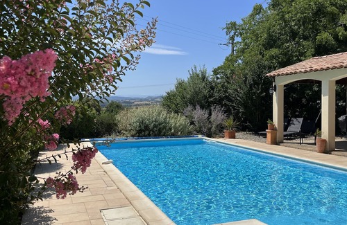 Cailhau Villa | Villa con piscina privada y vistas panorámicas a las montañas.