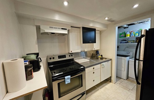 Courtice Casa | Gorgeous Walkout Basement Apartment Fully Furnished, Seperate Entrance.