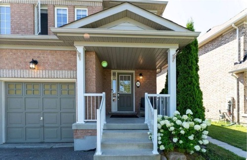 Courtice Casa | Gorgeous Walkout Basement Apartment Fully Furnished, Seperate Entrance.