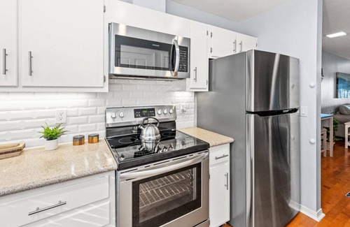 East Pensacola Heights Casa | Gorgeous Water View! Quiet 3BR/2B Townhome