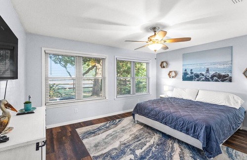 East Pensacola Heights Casa | Gorgeous Water View! Quiet 3BR/2B Townhome