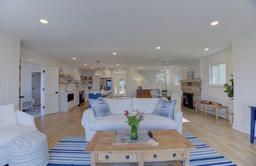Huron Casa | Gorgeous Waterfront Retreat - 4bdrms/3.5bths