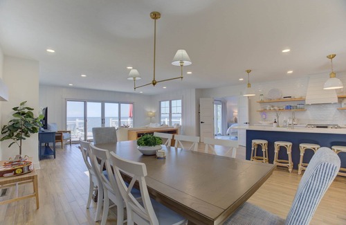 Huron Casa | Gorgeous Waterfront Retreat - 4bdrms/3.5bths