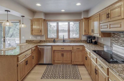 Breezy Point Casa | Gorgeous Waterfront Retreat