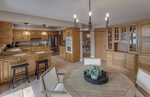 Breezy Point Casa | Gorgeous Waterfront Retreat