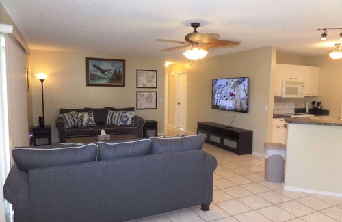 Lady Lake Casa | 🧡Gorgeous Waterfront Oasis In Heart of The Villages 2 BR, 2 BA