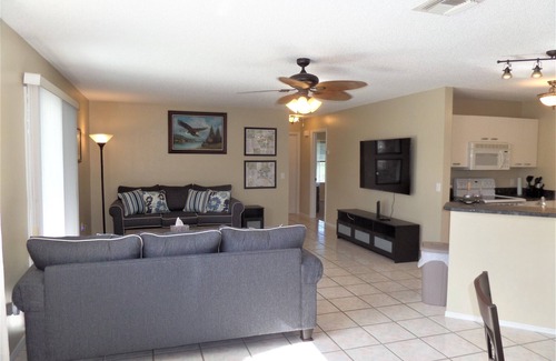 Lady Lake Casa | 🧡Gorgeous Waterfront Oasis In Heart of The Villages 2 BR, 2 BA
