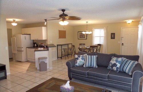 Lady Lake Casa | 🧡Gorgeous Waterfront Oasis In Heart of The Villages 2 BR, 2 BA