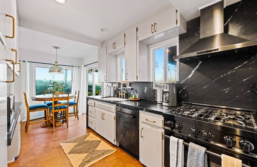 Silver Strand Casa | Gorgeous Waterfront Ocean Views!