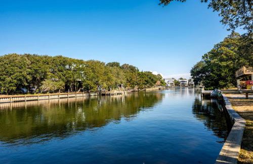 Brigands' Bay Casa | Gorgeous Waterfront Vacation Rental for an Unforgettable Family Getaway in Frisco, North Carolina