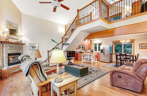 Nordland Casa | Gorgeous Wooded Retreat w/ Fireplace, Firepit, Deck, Yard, W/D and private loft