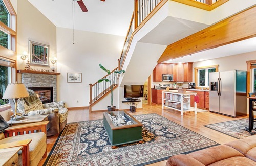 Nordland Casa | Gorgeous Wooded Retreat w/ Fireplace, Firepit, Deck, Yard, W/D and private loft