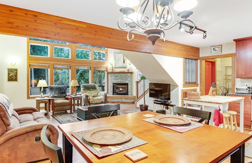 Nordland Casa | Gorgeous Wooded Retreat w/ Fireplace, Firepit, Deck, Yard, W/D and private loft