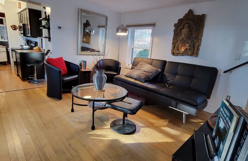 Traverse City Casa | Gorgeous wooded site 15 min from the heart of Traverse City...walk to swimming!