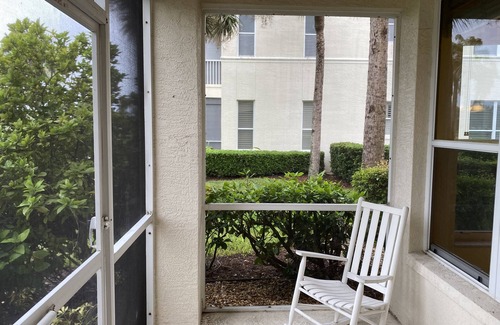 Tropical Cove Condominio | Gorgeously remodeled Lexington CC first floor Golf condo