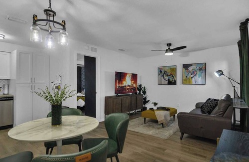 Oakford Park Apartamento | Gorgeously renovated 1 bedroom apartment walking distance to Midtown