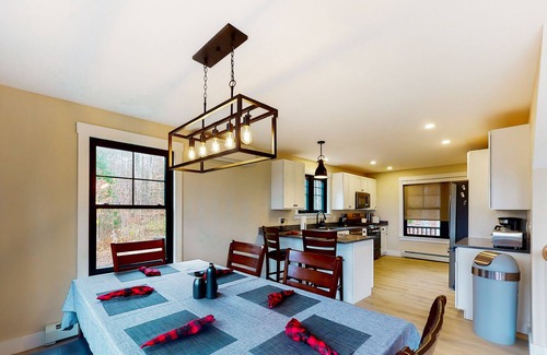 Bethel Casa | Gorgeously updated hillside home with private hot tub, firepit & mountain view