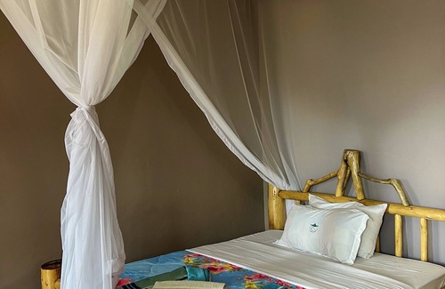 Bwindi Cabina | Gorilla Bluff Lodge