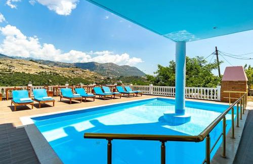 Himare Apartamento | Goro's Villa 8 - Pool, Kitchen & Parking