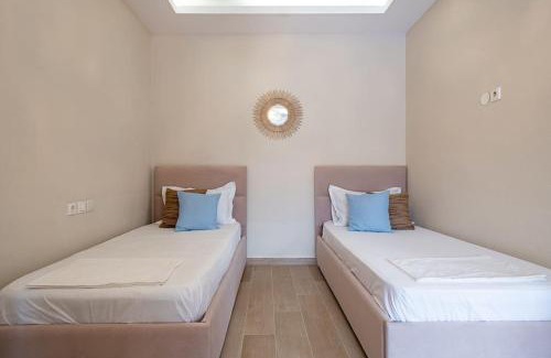 Himare Apartamento | Goro's Villa 8 - Pool, Kitchen & Parking