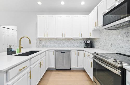 Traverse City Casa | Gorogeous Chic 2BDR Renovated Home near Downtown Sleeps 6 843