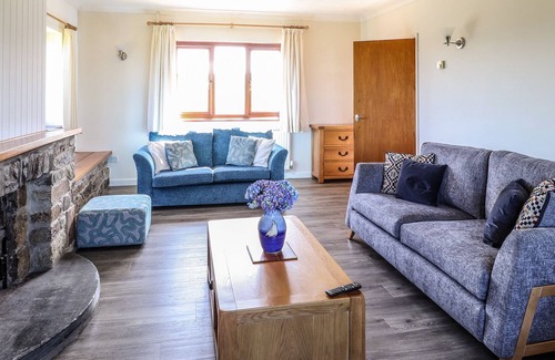 Newport Cabaña | GORWELFA, family friendly, with a garden in Newport, Pembrokeshire